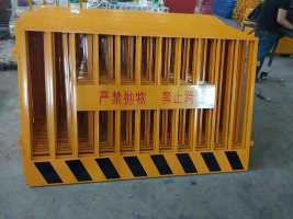 興義工廠防護(hù)欄網(wǎng)生產(chǎn)廠與防拋網(wǎng)廠商聯(lián)系方式及防撞設(shè)施介紹